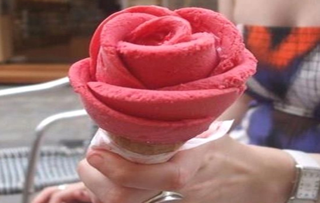 French Rose Ice Cream Cone with Machine